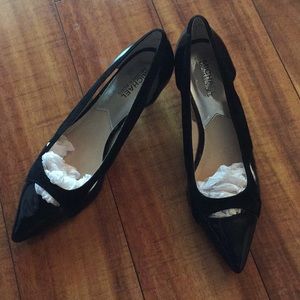 Michael Kor size 8 with 1 1/2 heel black